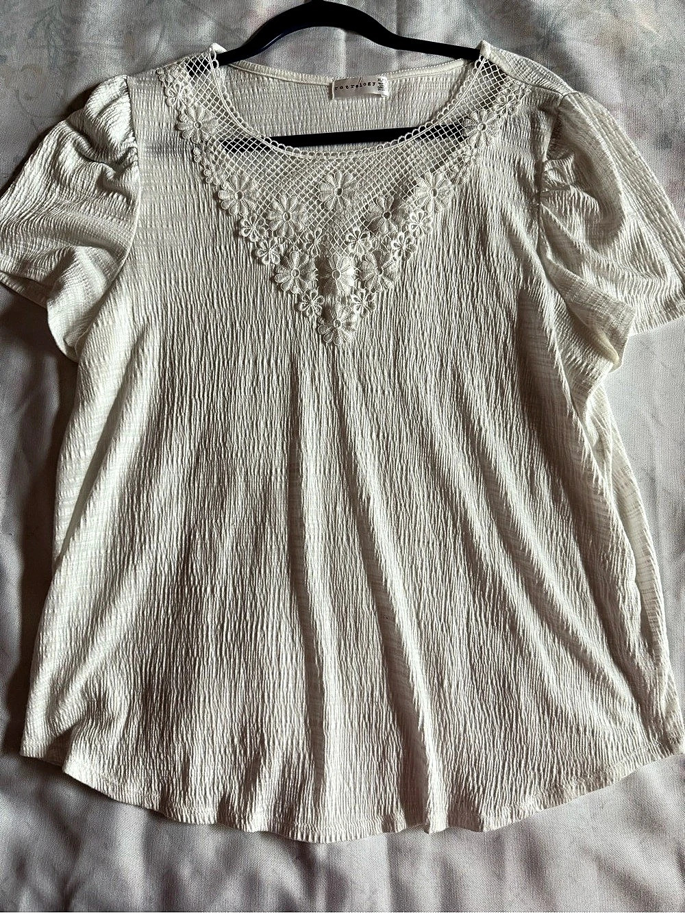 retrology Floral Embroidered Blouse in White XL Like New